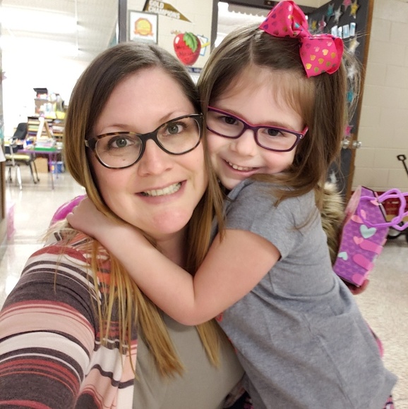 Meet your Posher, Amanda - Picture 2 of 2